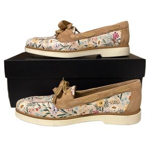 Naturalizer Floral Print Tan Loafers